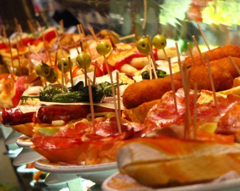 Tapas en un establecimiento de Barcelona (España)